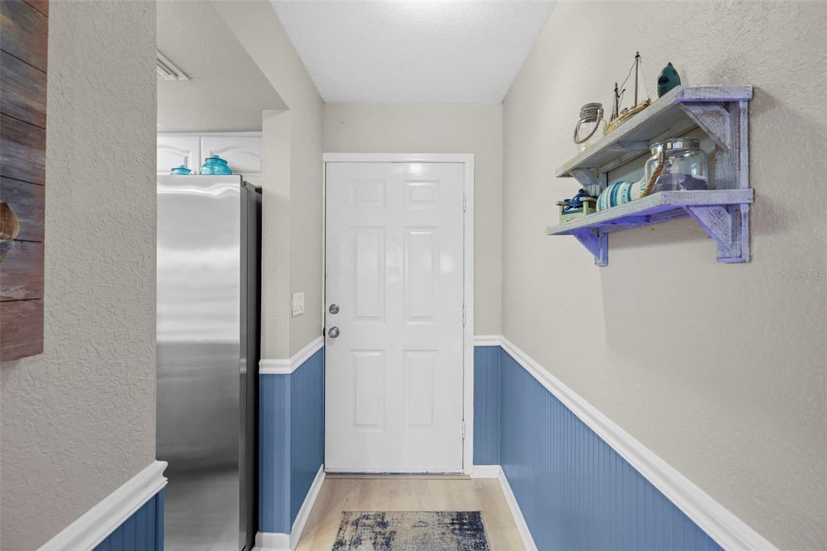 4072 OAKVIEW DRIVE — photo 6 of 49