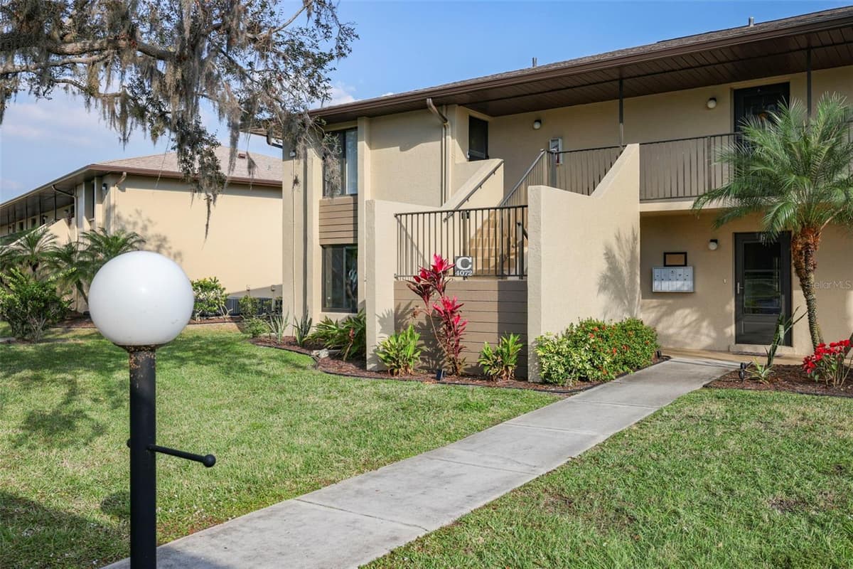 4072 OAKVIEW DRIVE — photo 1 of 49