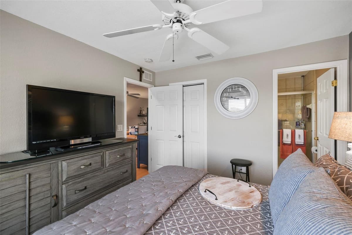 4072 OAKVIEW DRIVE — photo 28 of 49