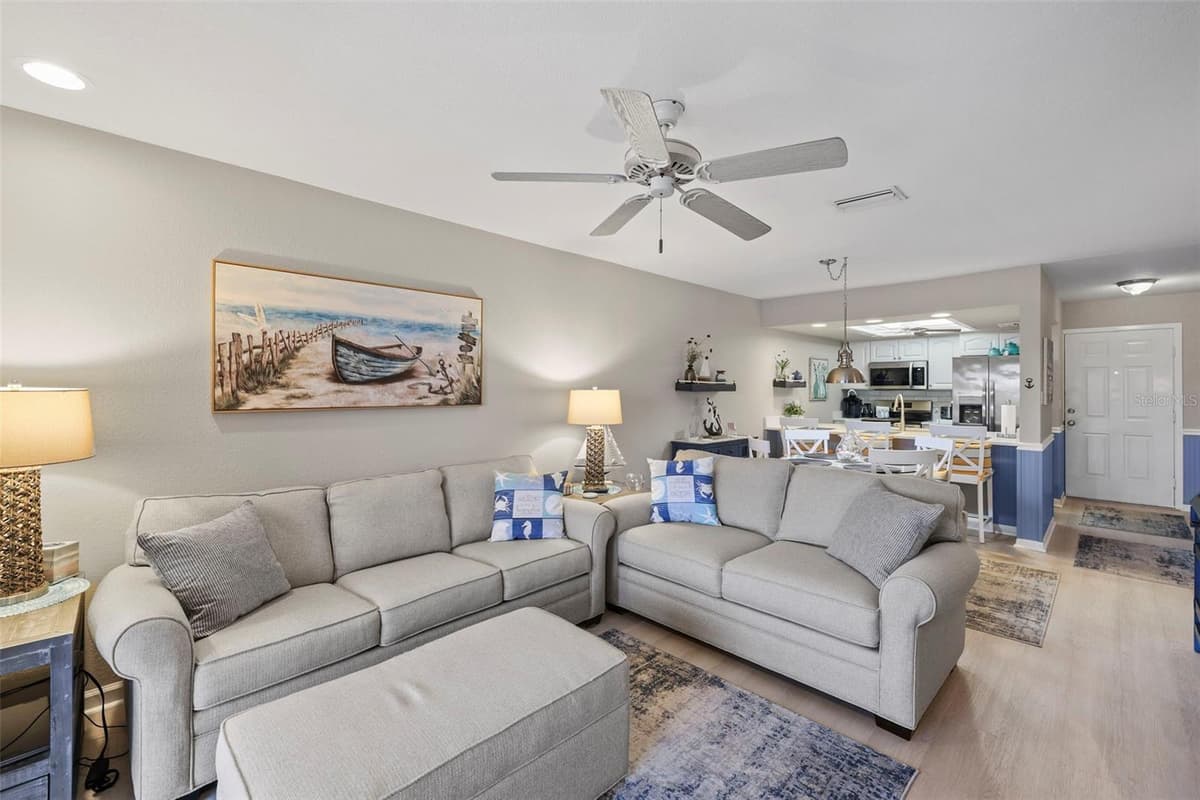 4072 OAKVIEW DRIVE — photo 5 of 49