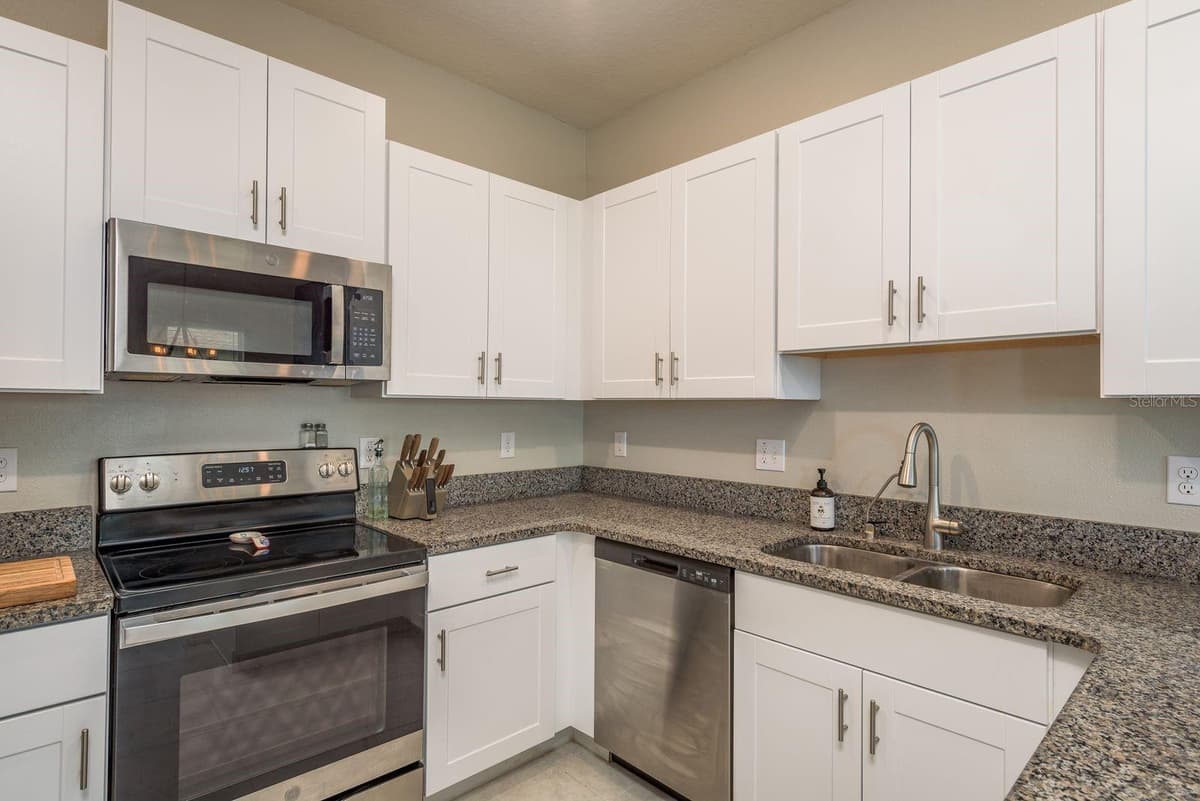 13387 CREST LAKE DRIVE — photo 12 of 32
