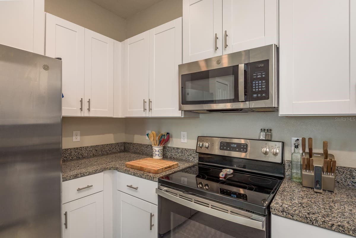 13387 CREST LAKE DRIVE — photo 13 of 32
