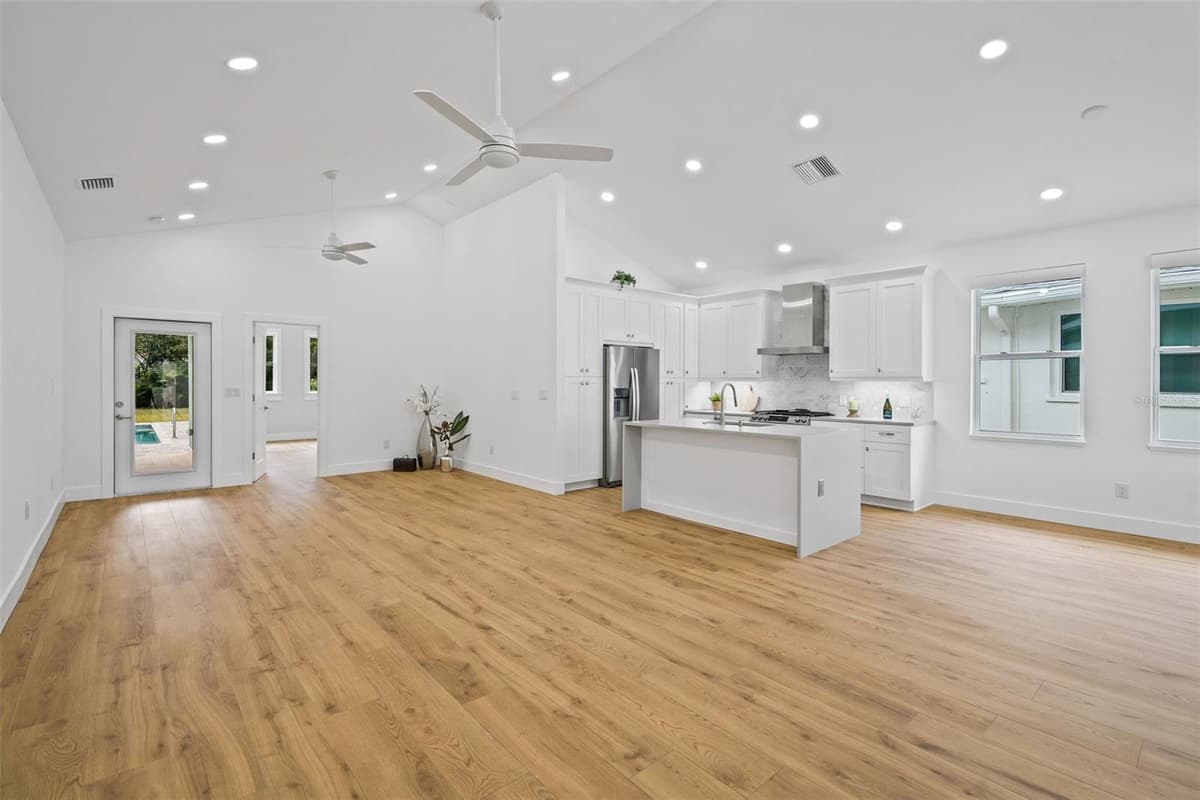 1061 SEDEEVA STREET — photo 8 of 16