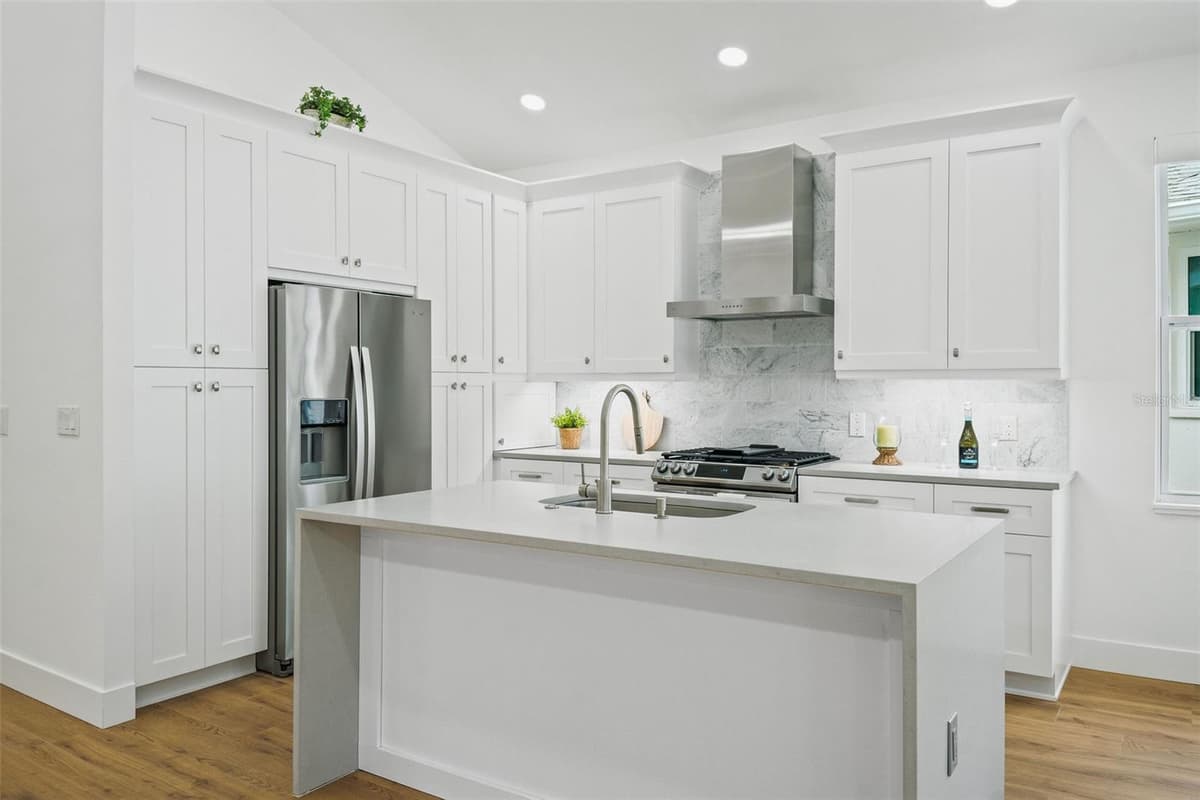 1061 SEDEEVA STREET — photo 9 of 16