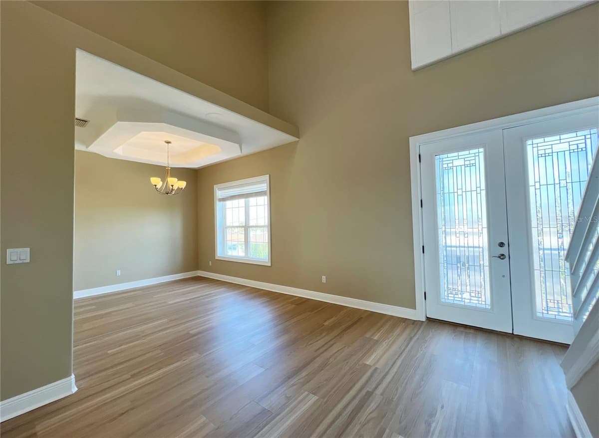 13737 VICTOR AVENUE — photo 7 of 84