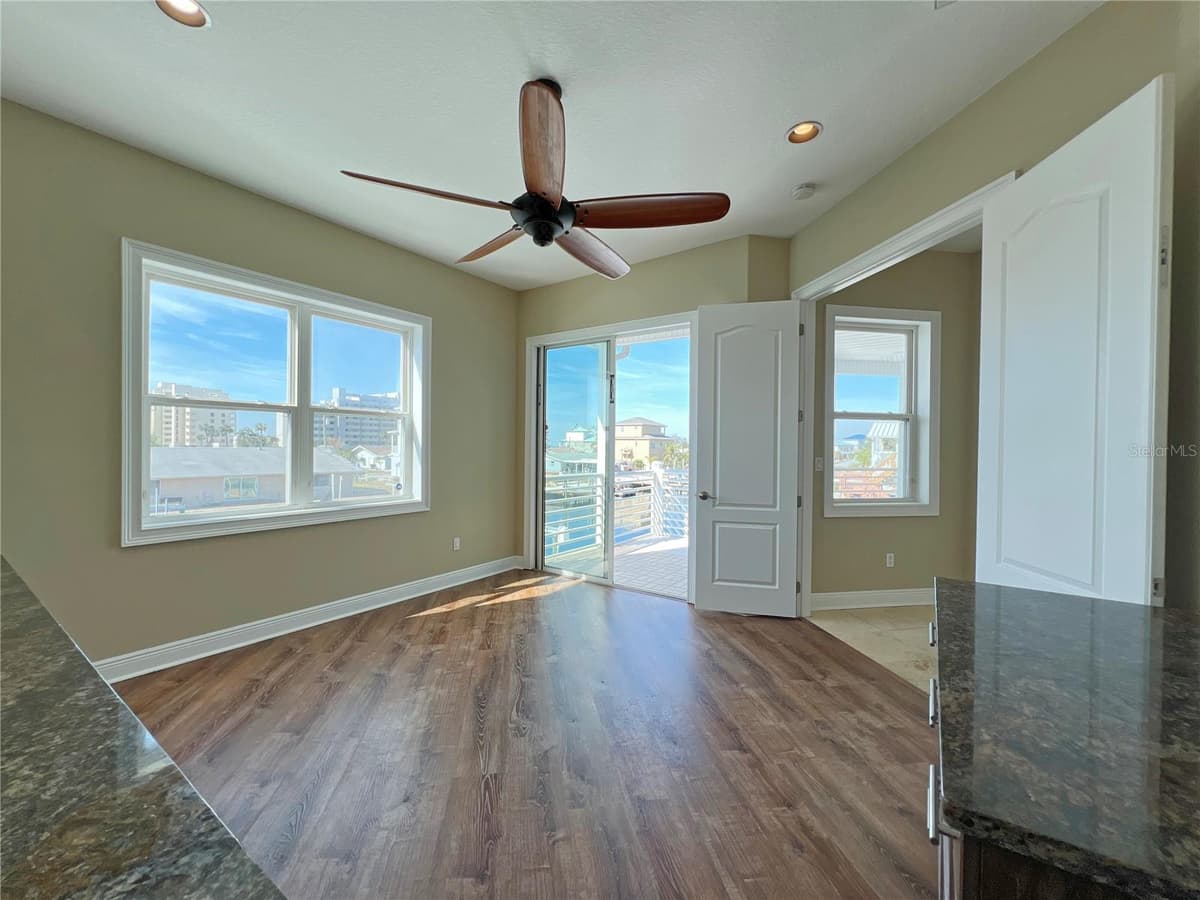 13737 VICTOR AVENUE — photo 26 of 84