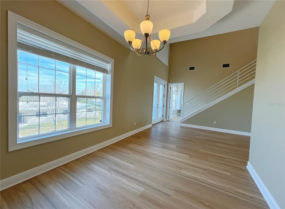13737 VICTOR AVENUE — photo 6 of 84