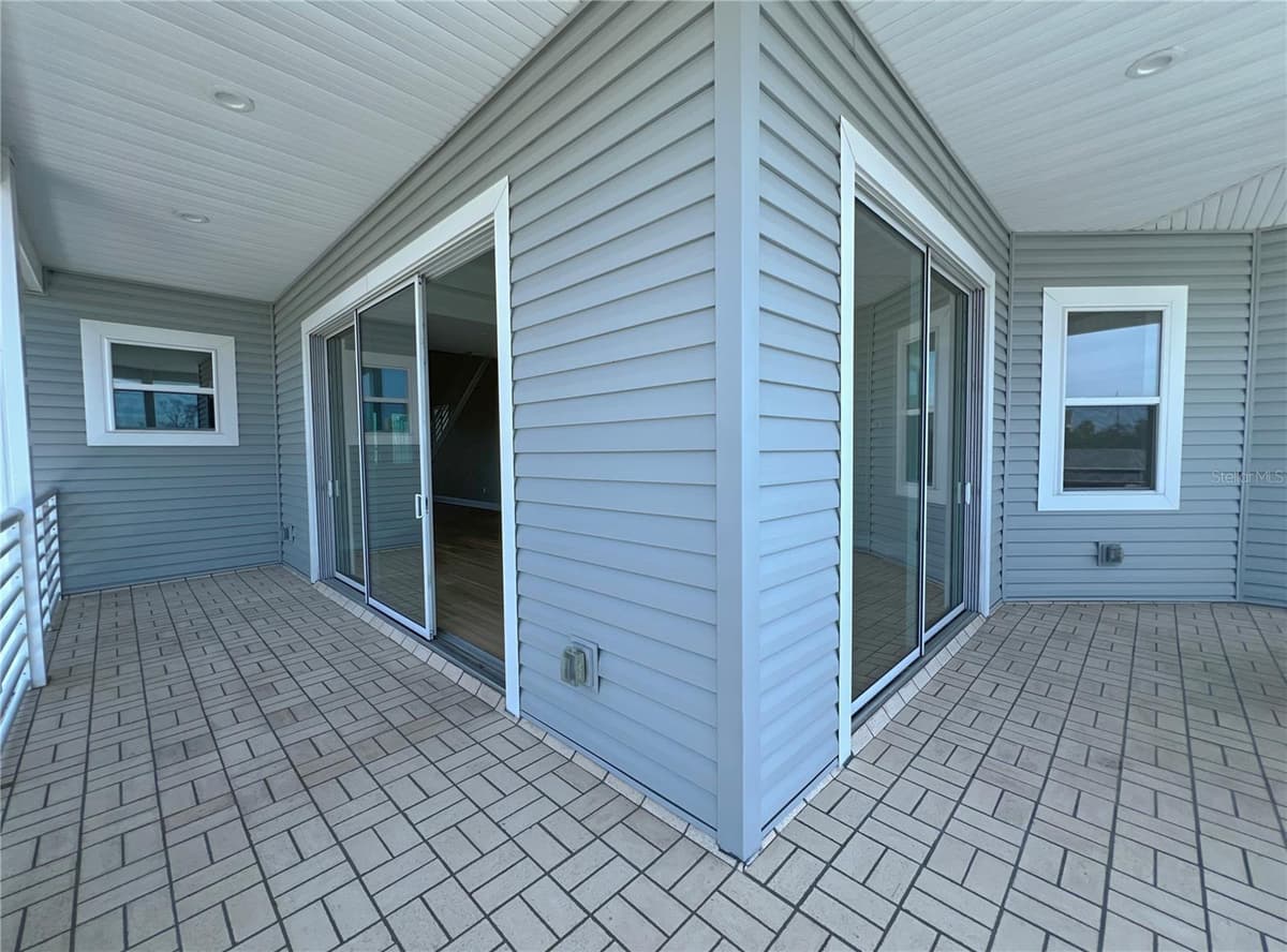13737 VICTOR AVENUE — photo 25 of 84