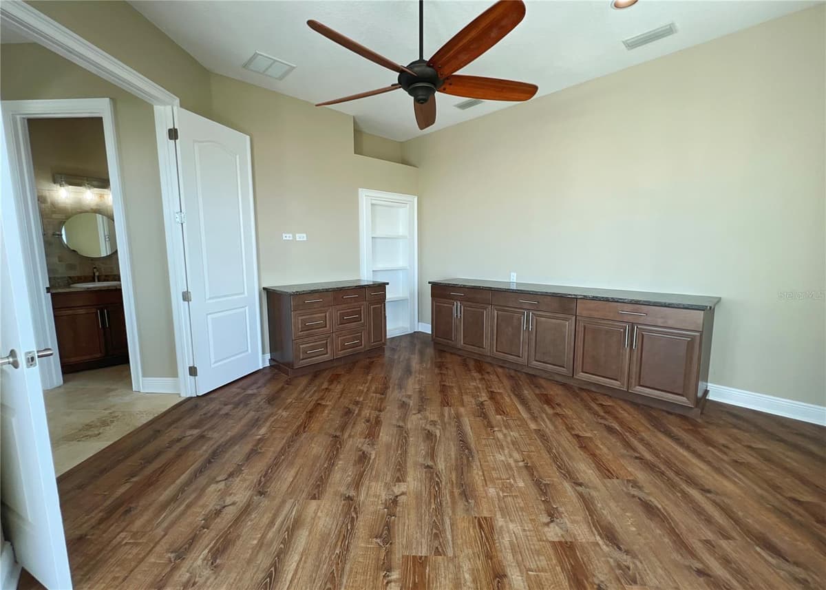 13737 VICTOR AVENUE — photo 31 of 84