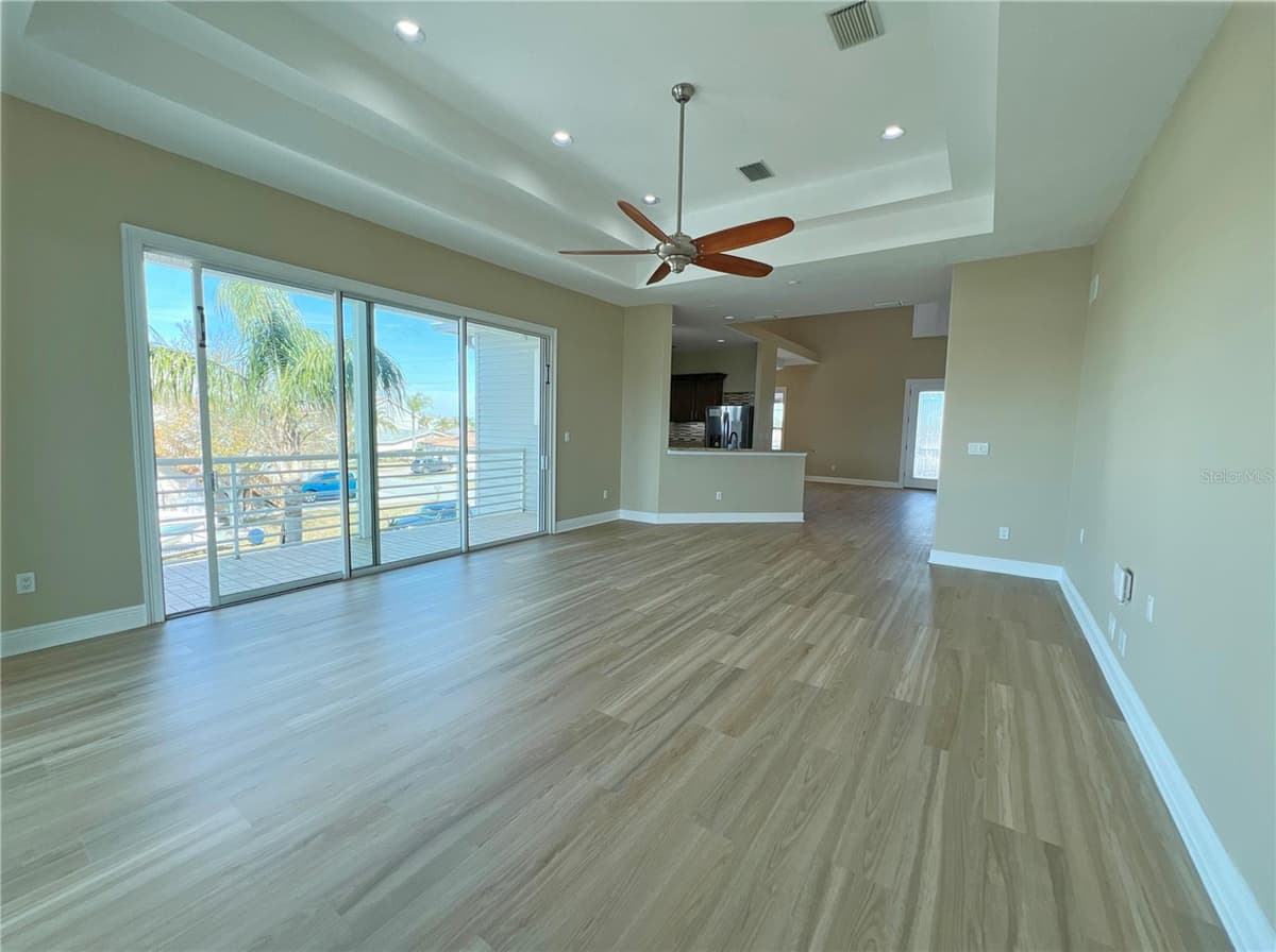 13737 VICTOR AVENUE — photo 11 of 84