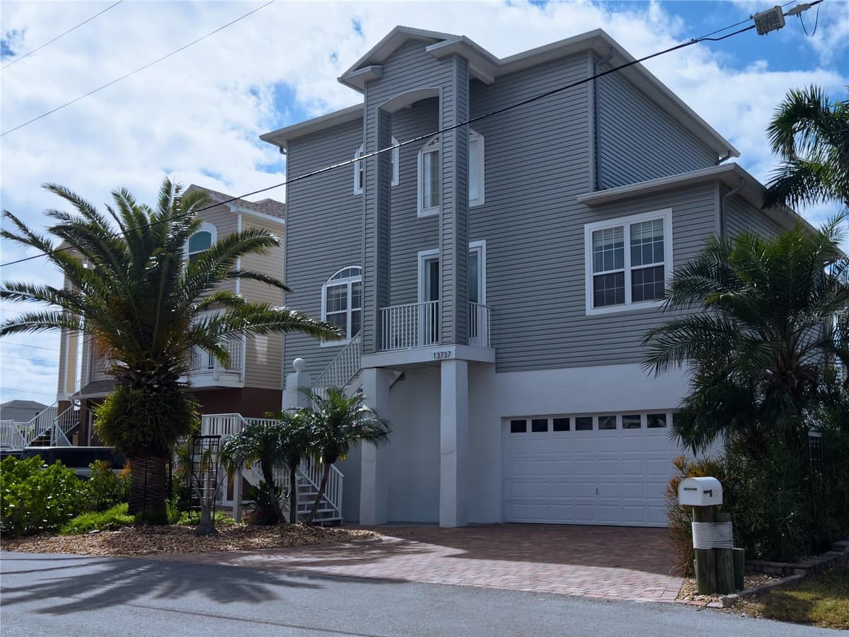 13737 VICTOR AVENUE — photo 4 of 84