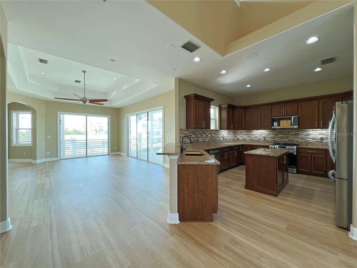 13737 VICTOR AVENUE — photo 14 of 84