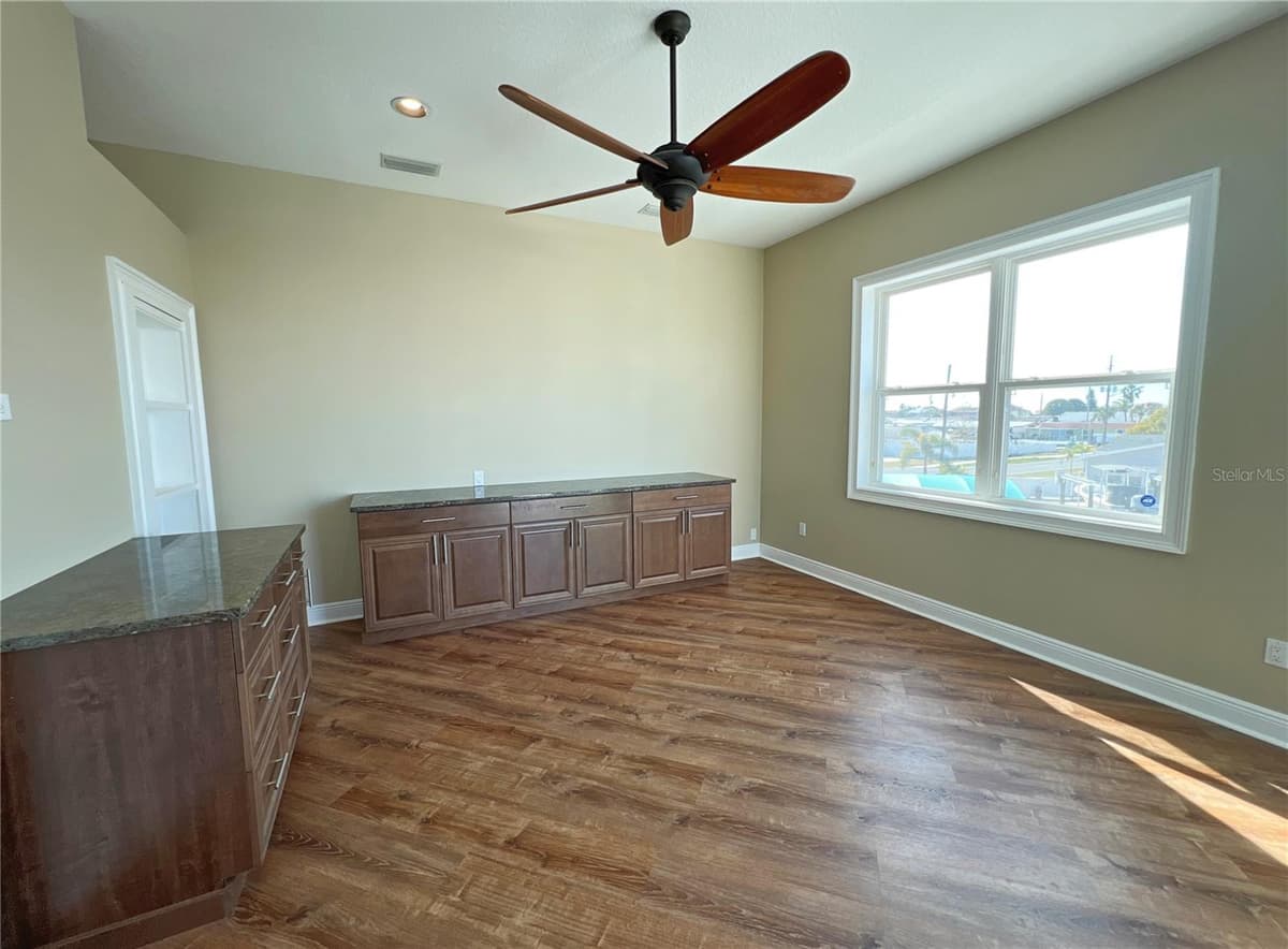 13737 VICTOR AVENUE — photo 28 of 84
