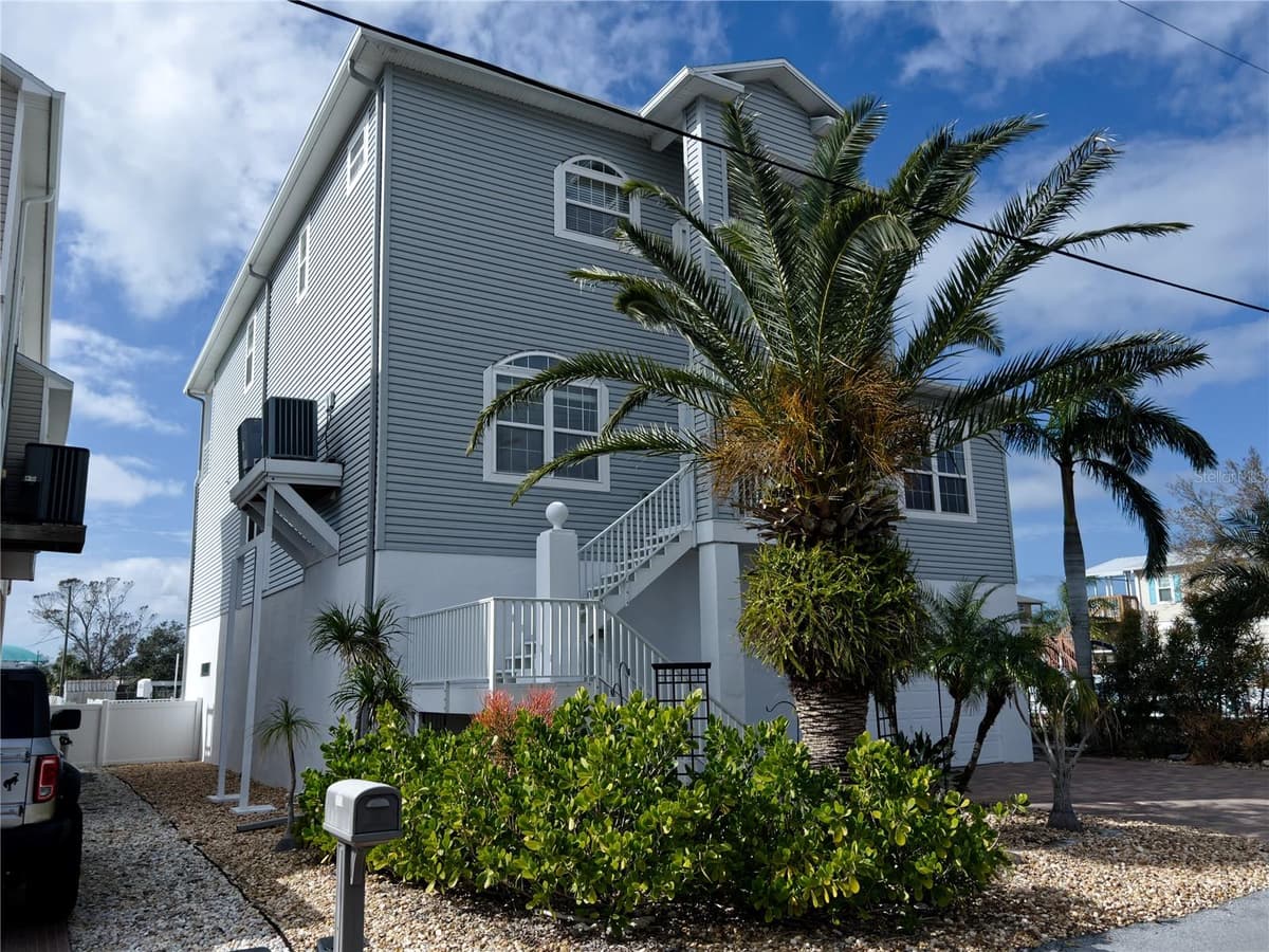 13737 VICTOR AVENUE — photo 76 of 84