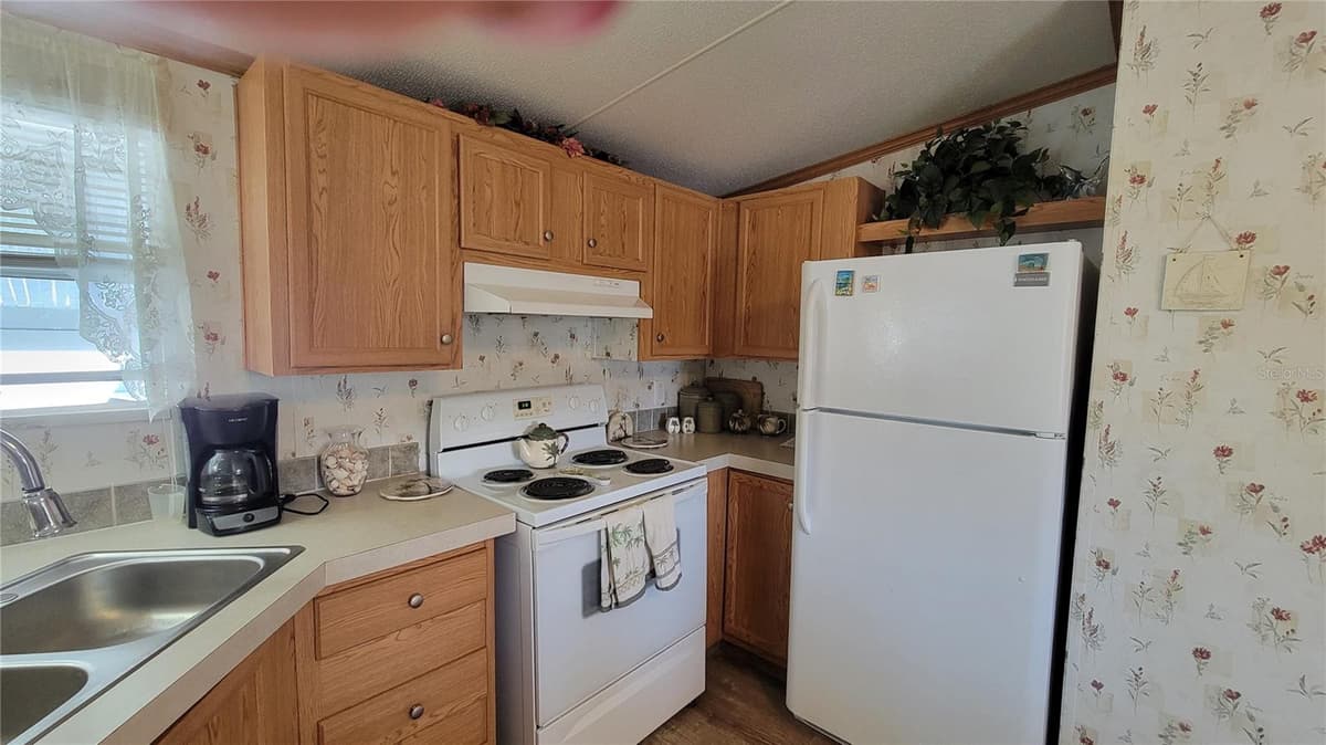 126 LAZY LAGOON DRIVE — photo 10 of 36