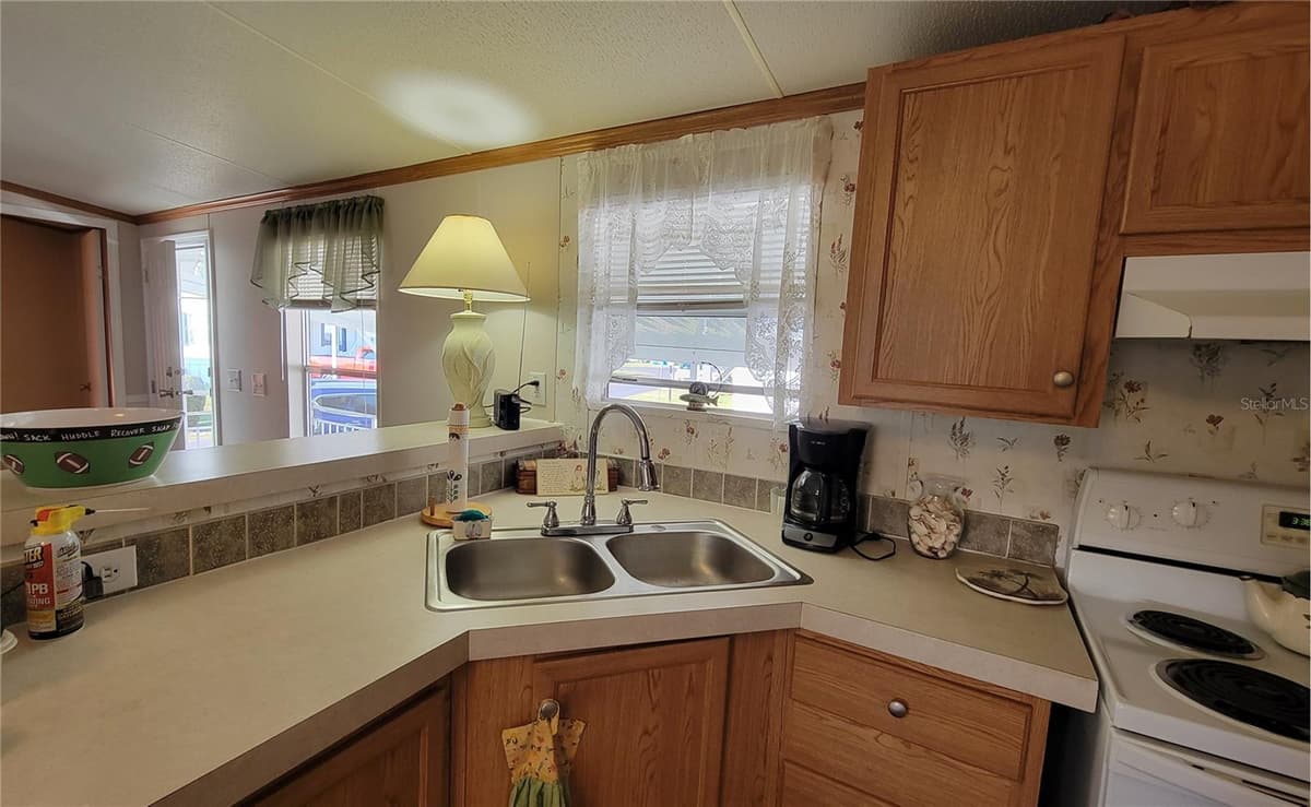 126 LAZY LAGOON DRIVE — photo 11 of 36
