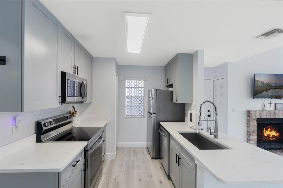 625 GREENCOVE TERRACE — photo 10 of 24