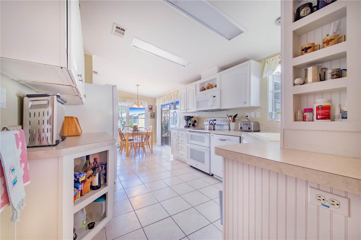 332 FAIRWAY BOULEVARD — photo 27 of 56