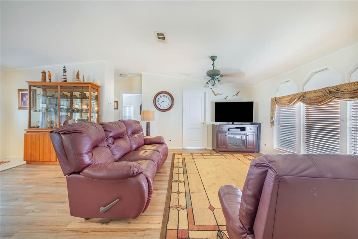 332 FAIRWAY BOULEVARD — photo 24 of 56