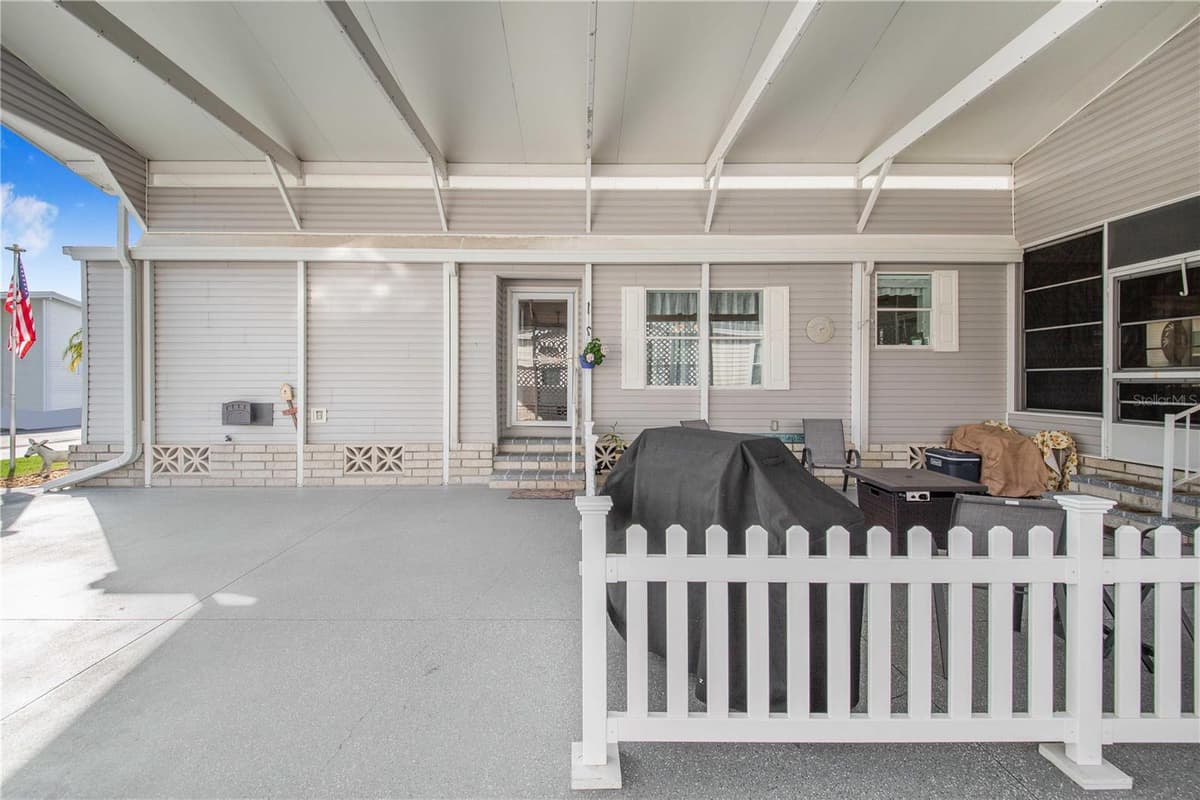 332 FAIRWAY BOULEVARD — photo 9 of 56