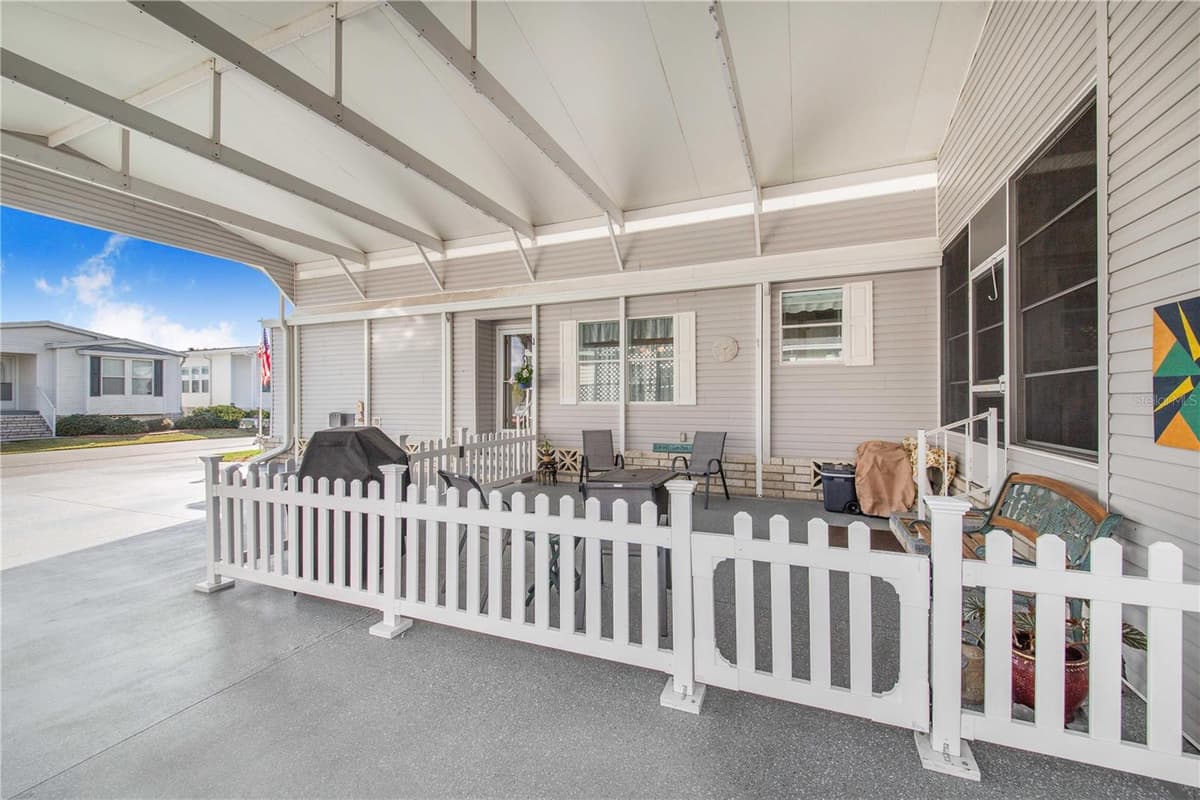332 FAIRWAY BOULEVARD — photo 10 of 56