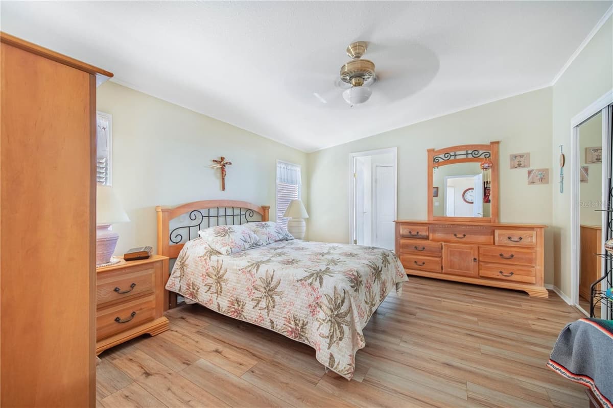 332 FAIRWAY BOULEVARD — photo 20 of 56