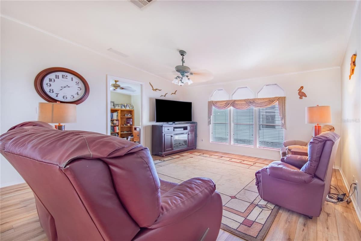 332 FAIRWAY BOULEVARD — photo 14 of 56