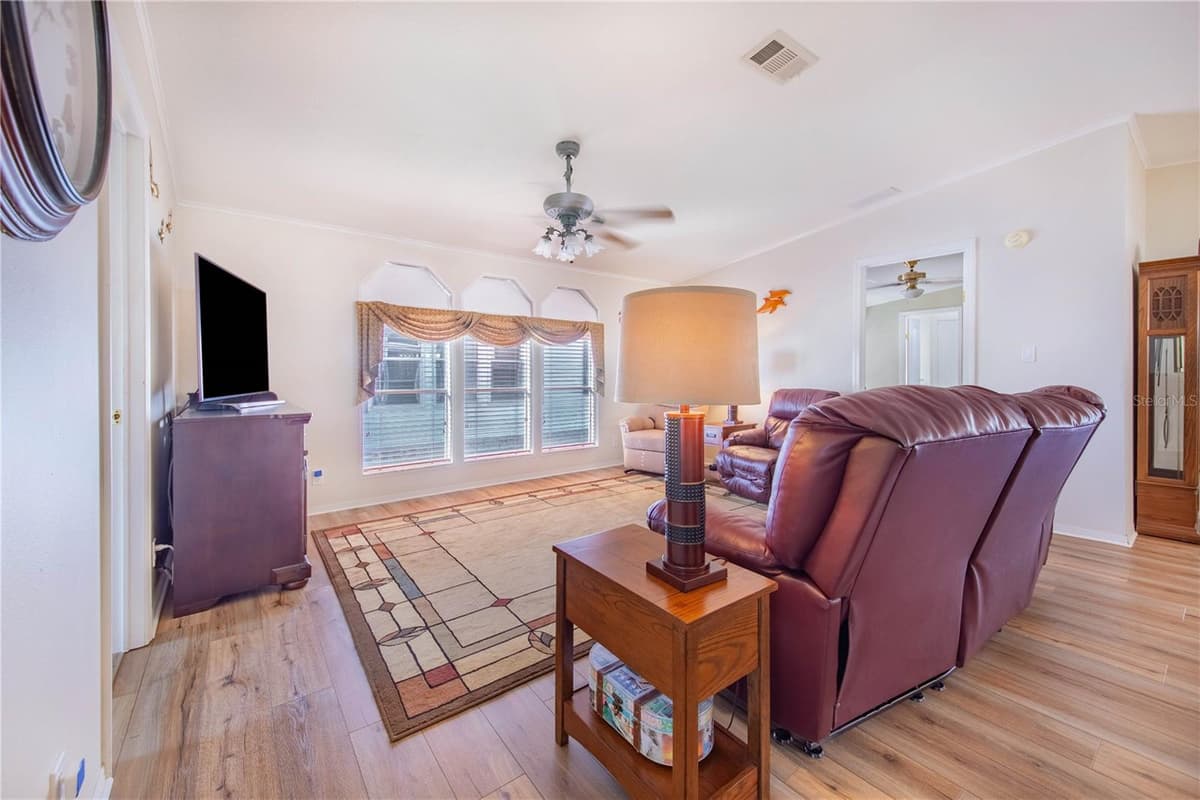 332 FAIRWAY BOULEVARD — photo 13 of 56