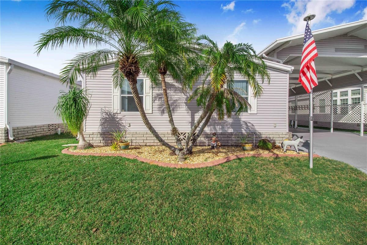 332 FAIRWAY BOULEVARD — photo 3 of 56