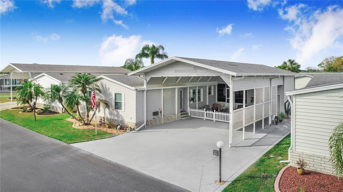 332 FAIRWAY BOULEVARD — photo 11 of 56