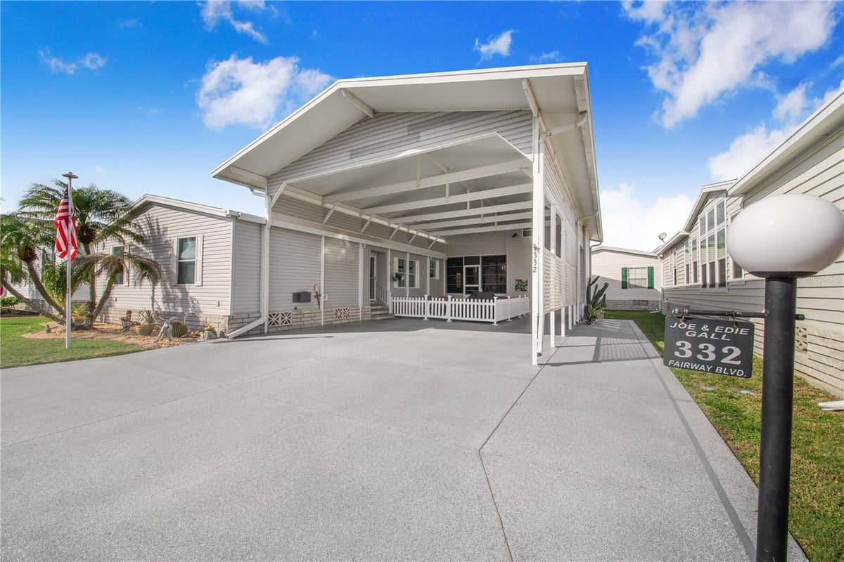 332 FAIRWAY BOULEVARD — photo 4 of 56