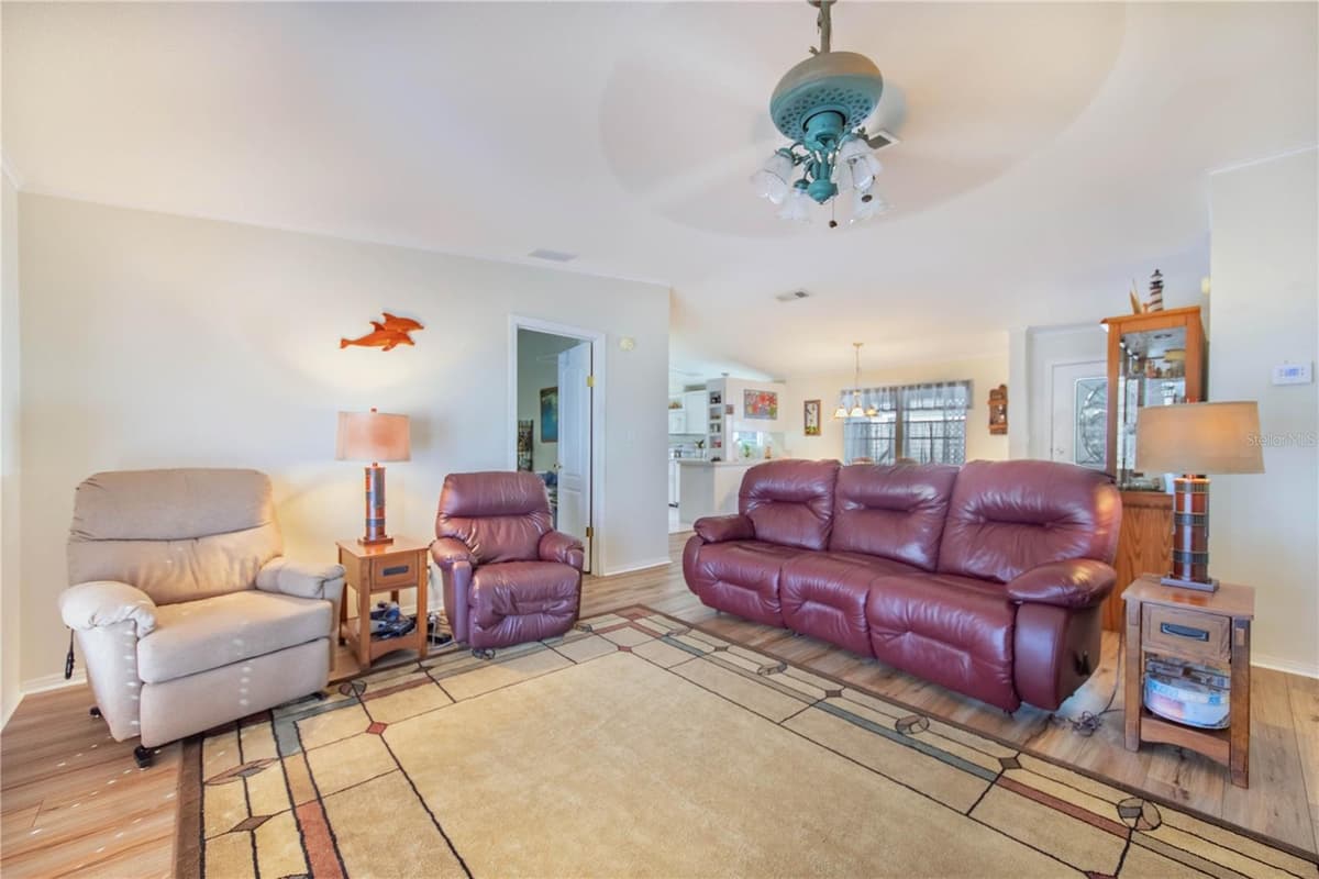 332 FAIRWAY BOULEVARD — photo 17 of 56