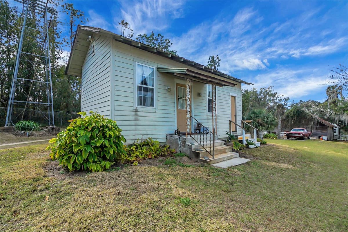 9210 COUNTY ROAD 48 — photo 45 of 61