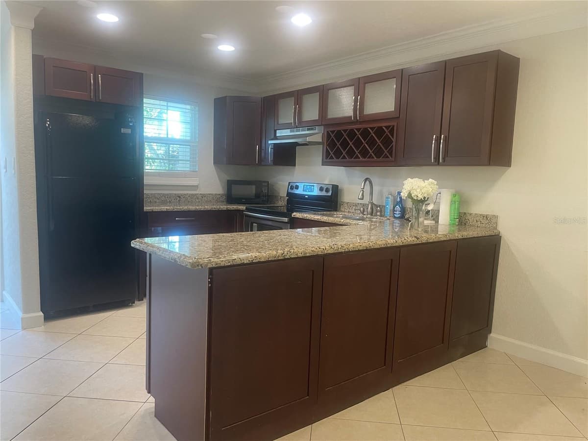 2500 LEE ROAD — photo 14 of 52