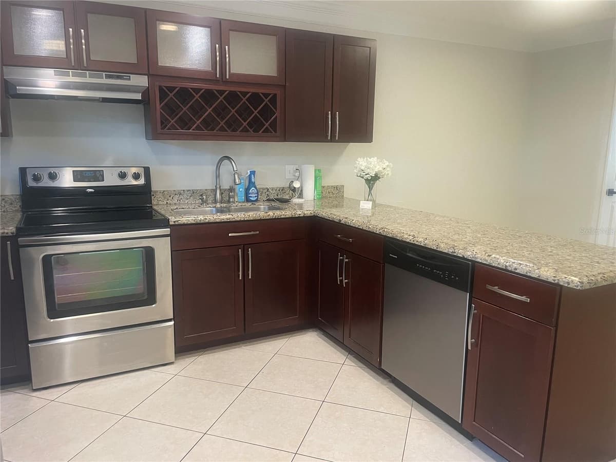 2500 LEE ROAD — photo 12 of 52