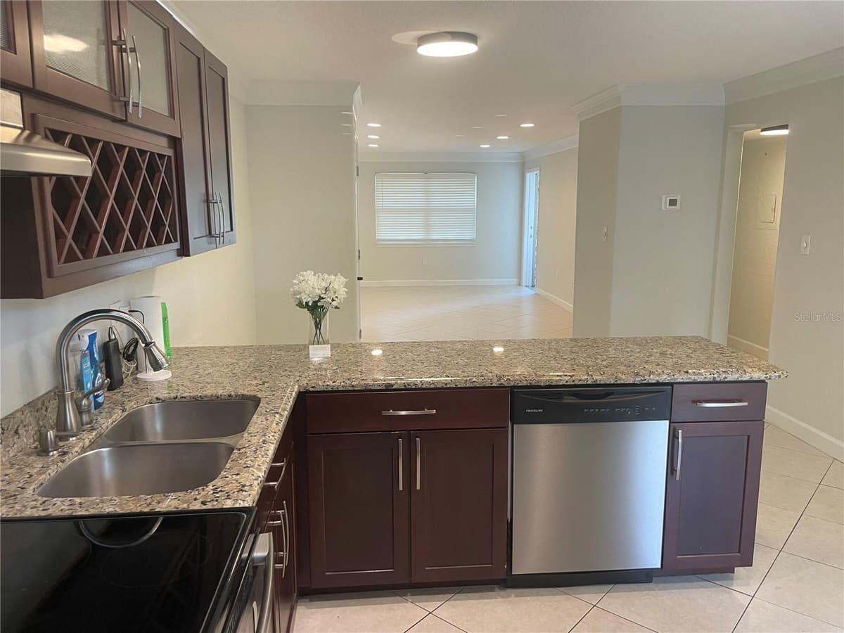 2500 LEE ROAD — photo 11 of 52