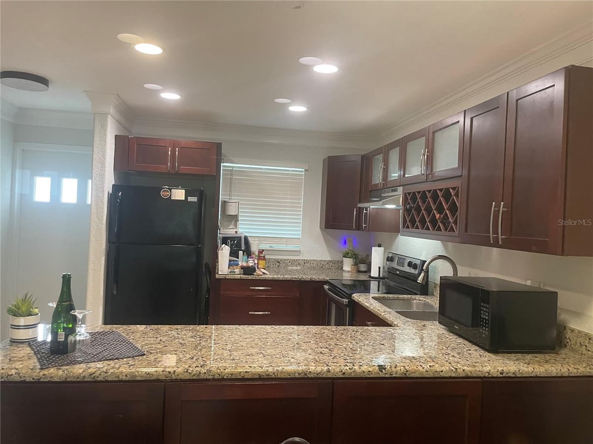 2500 LEE ROAD — photo 16 of 52