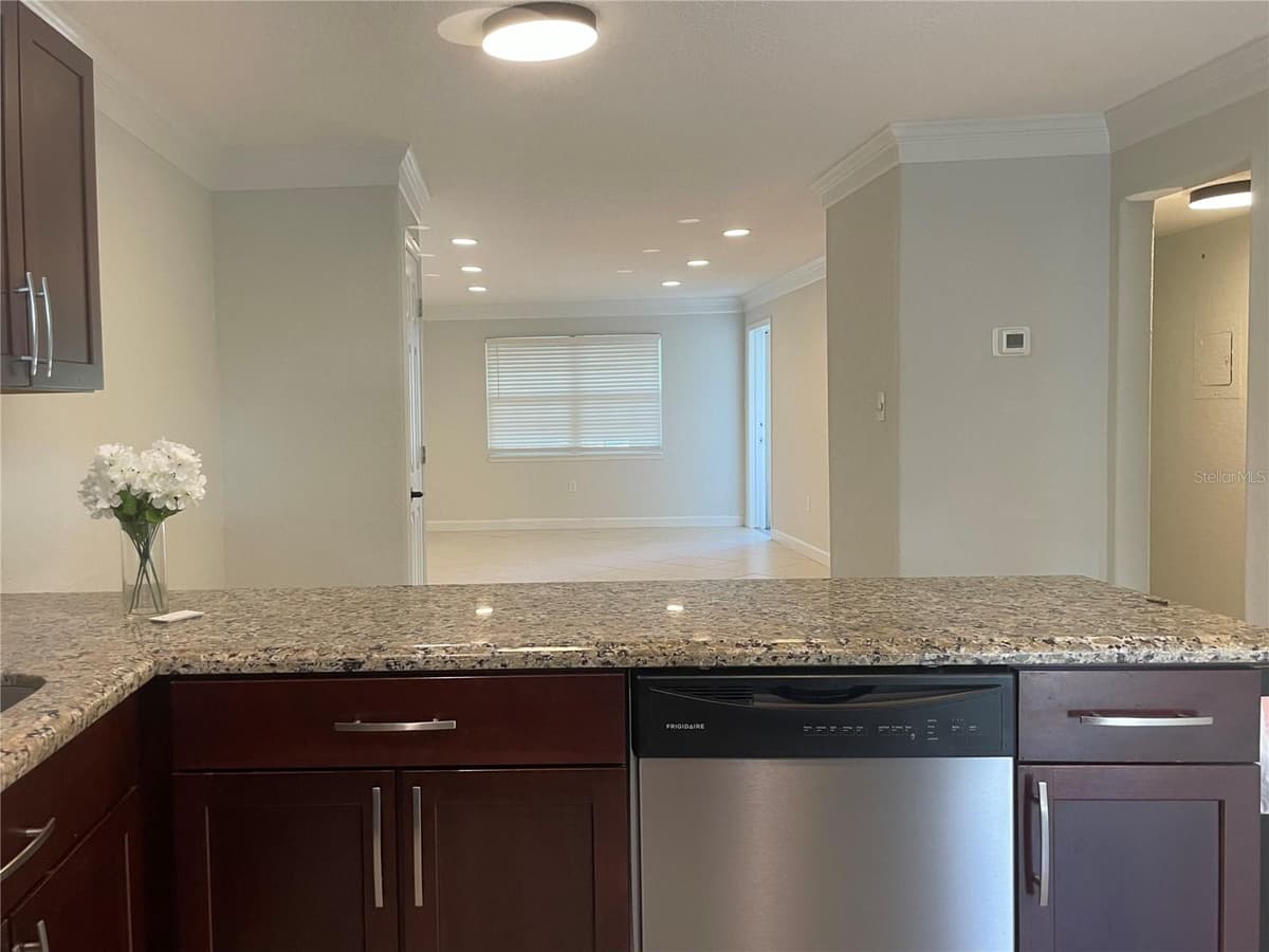 2500 LEE ROAD — photo 10 of 52
