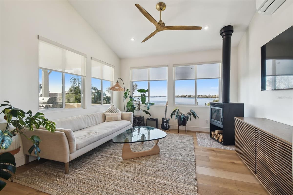 1640 SEA BREEZE DRIVE — photo 15 of 86