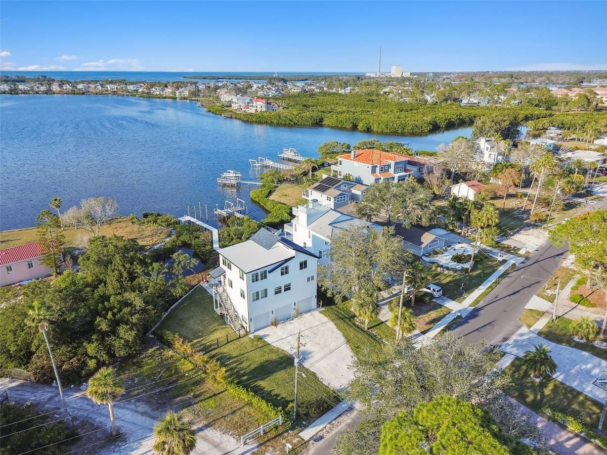 1640 SEA BREEZE DRIVE — photo 1 of 86