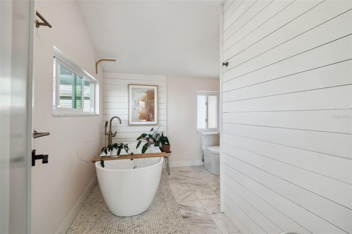 1640 SEA BREEZE DRIVE — photo 36 of 86