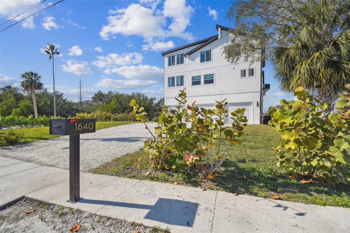1640 SEA BREEZE DRIVE — photo 85 of 86