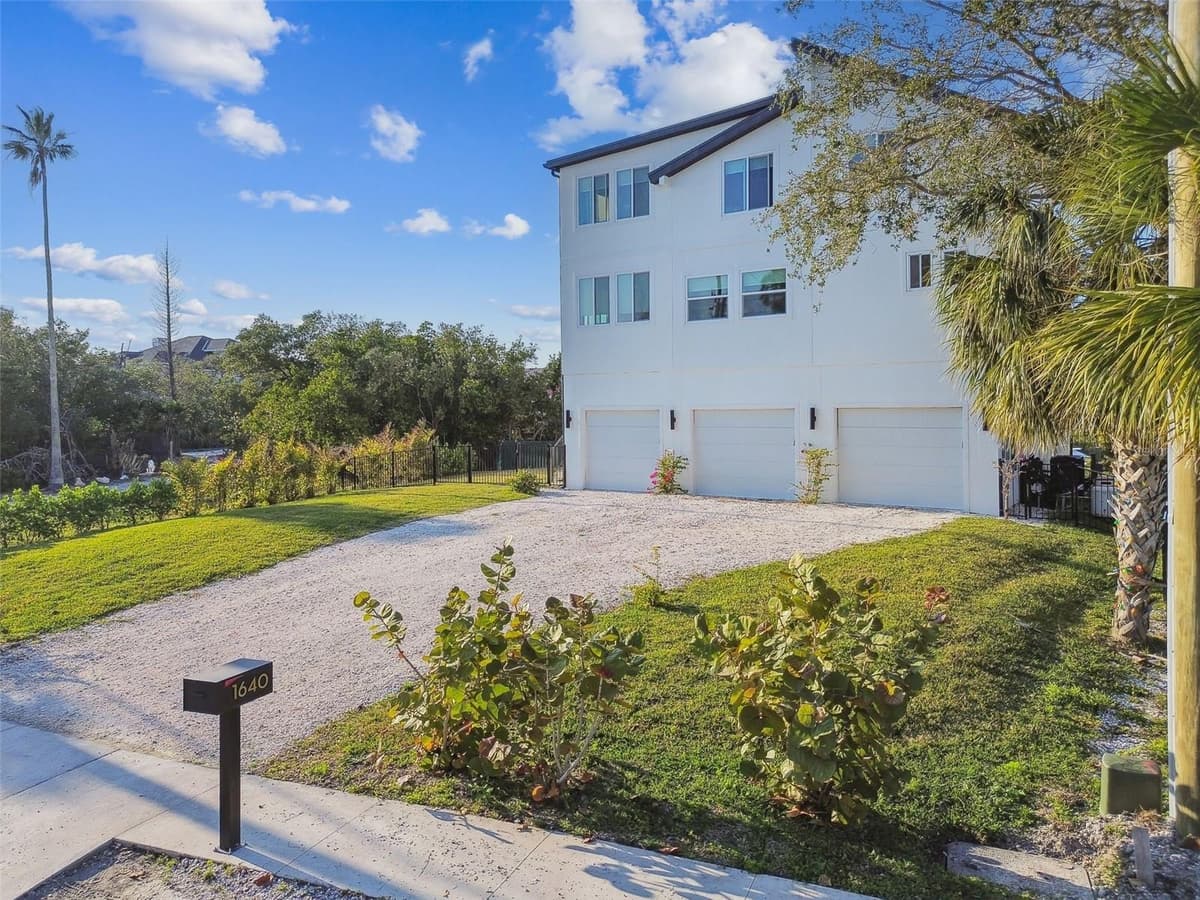 1640 SEA BREEZE DRIVE — photo 79 of 86