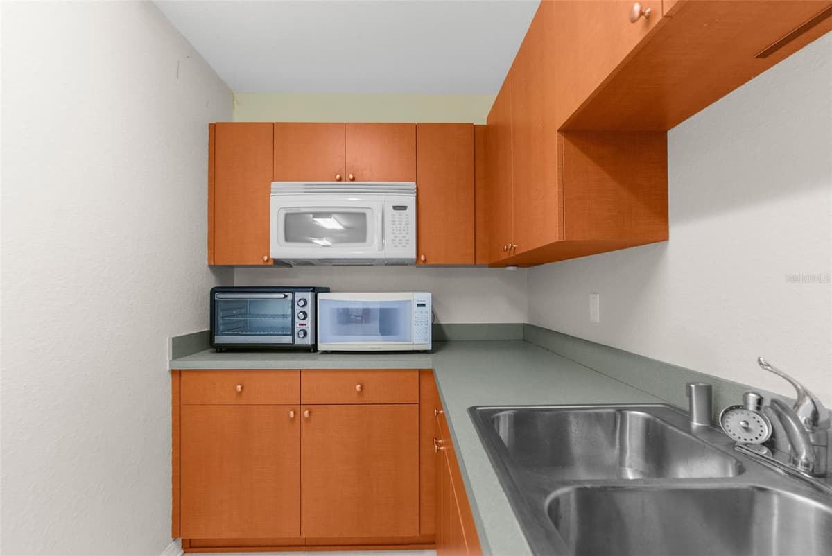 7044 COMMERCIAL WAY — photo 41 of 55