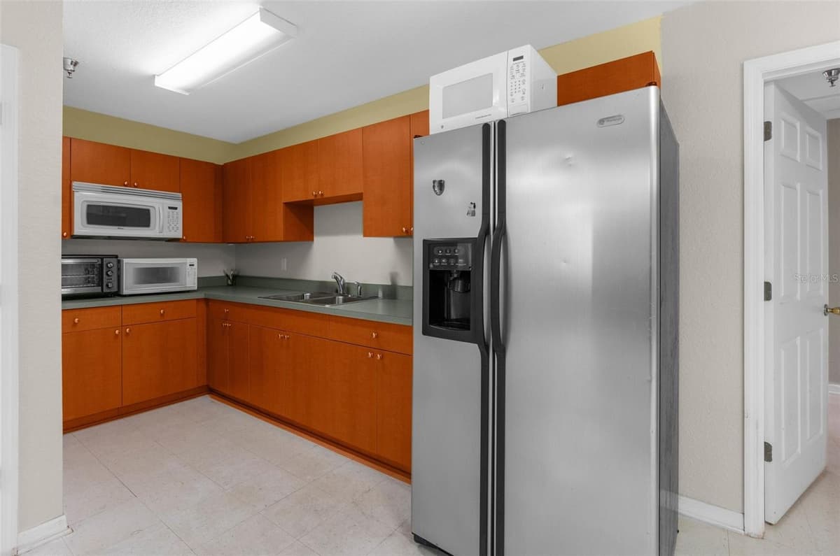 7044 COMMERCIAL WAY — photo 4 of 55