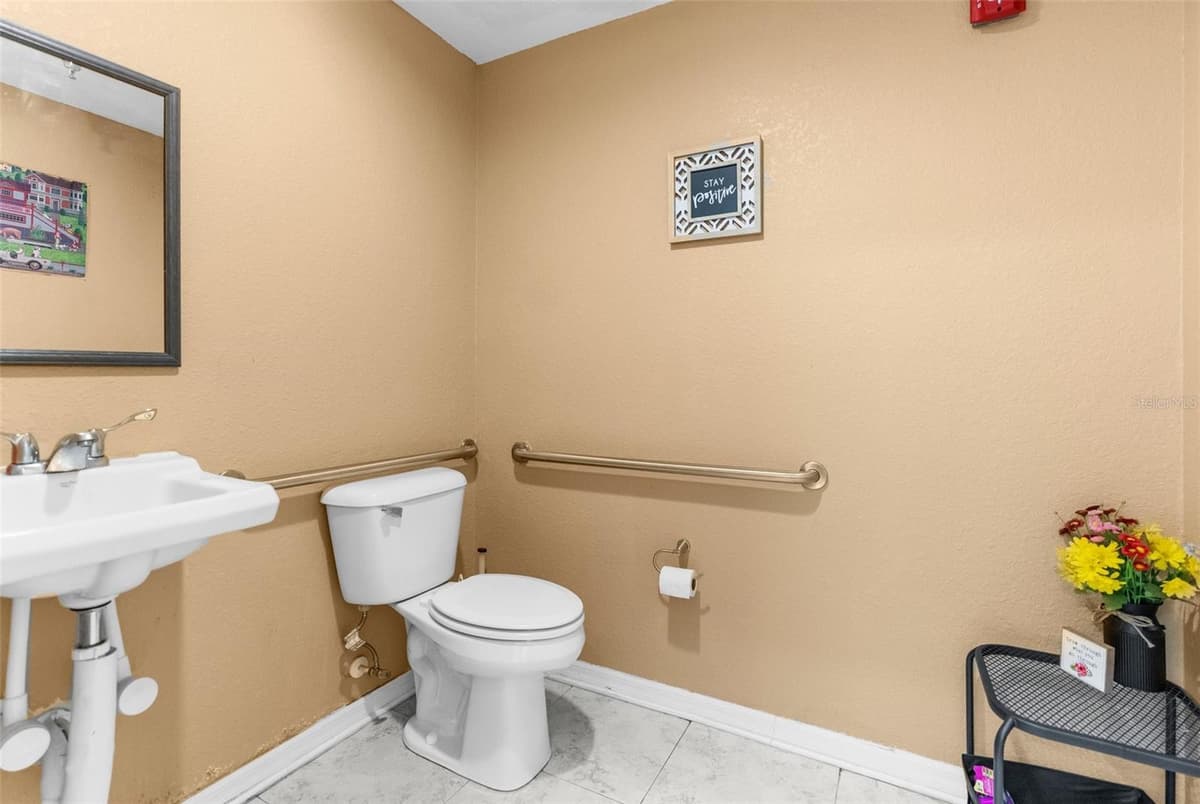 7044 COMMERCIAL WAY — photo 19 of 55