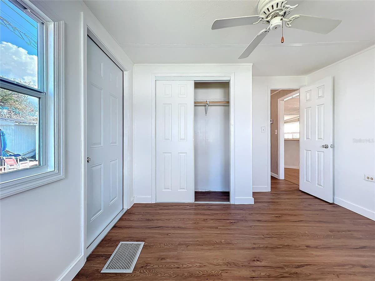139 GASLIGHT AVENUE — photo 21 of 50