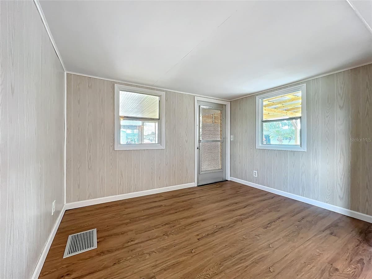 139 GASLIGHT AVENUE — photo 27 of 50