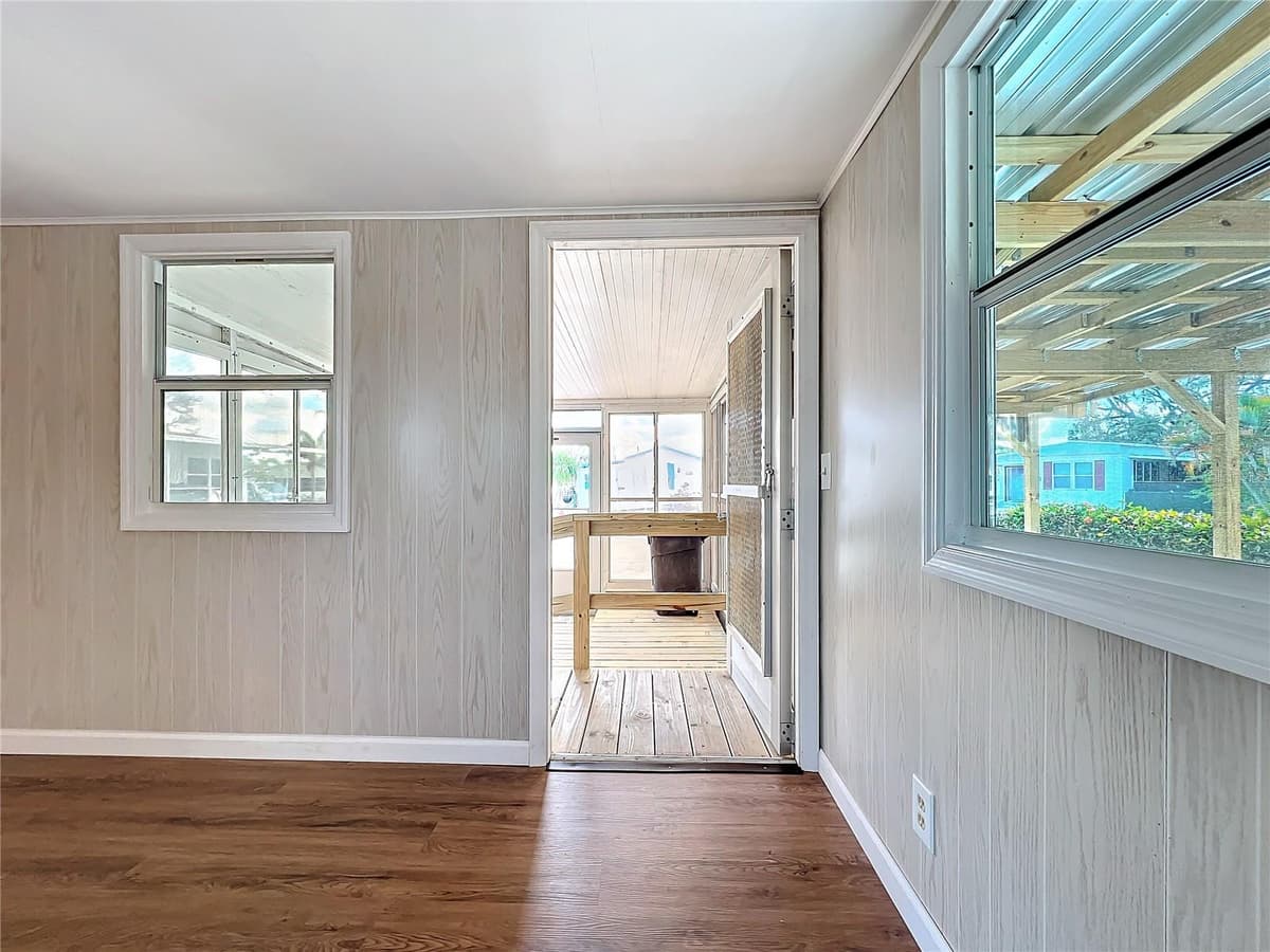 139 GASLIGHT AVENUE — photo 30 of 50
