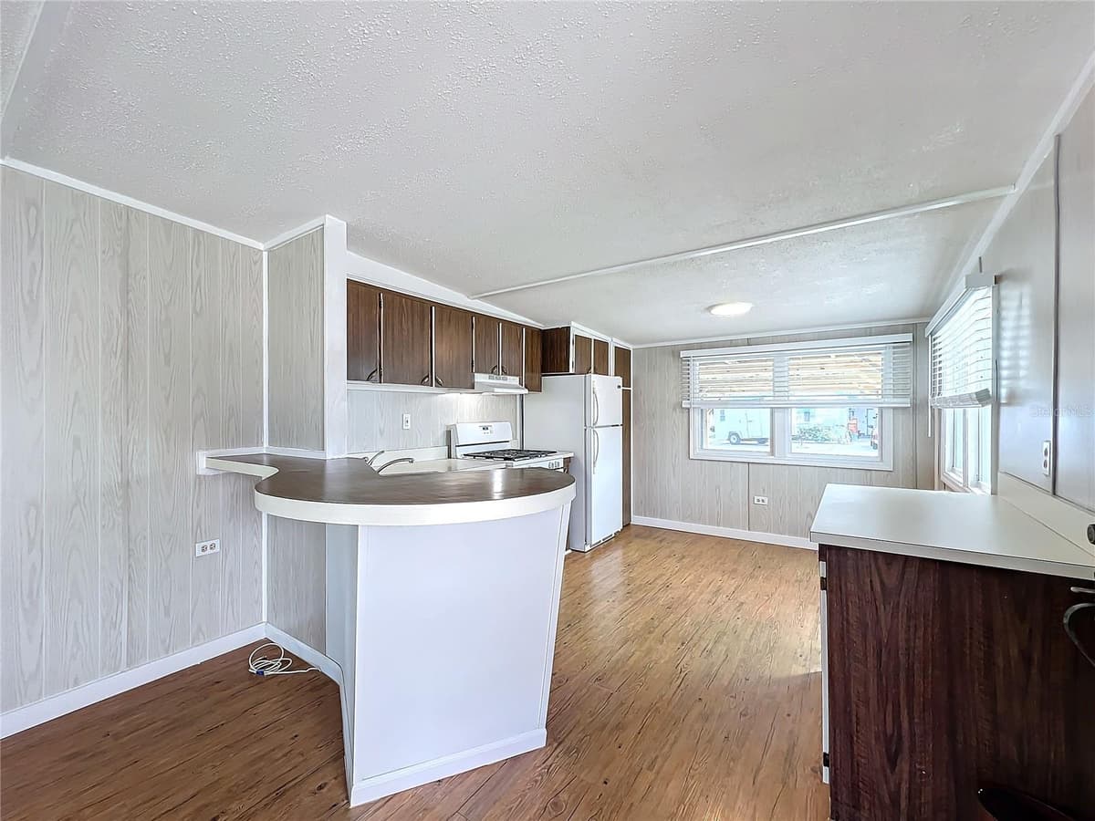 139 GASLIGHT AVENUE — photo 11 of 50